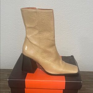 Elegant Tan Heeled Boots